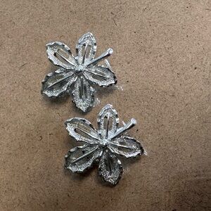 Vintage Silver Flower Clip On Earrings.